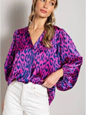 eesome Pink and Blue Leopard V-Neck Blouse NWT Size Large